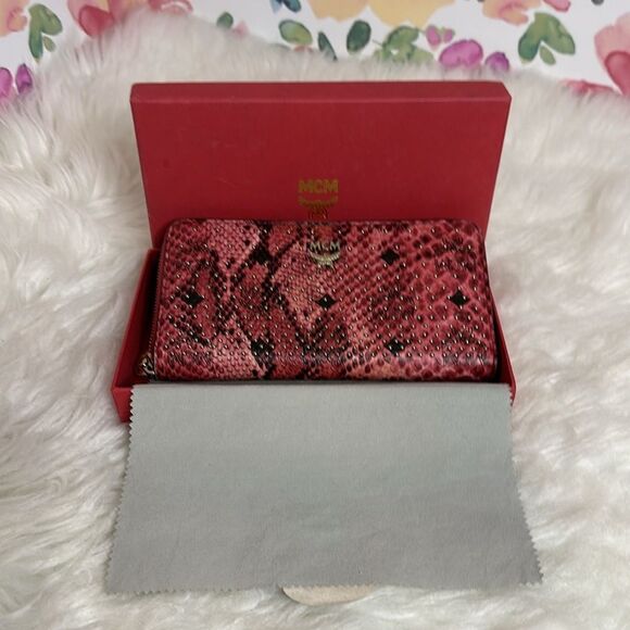 💯Authentic MCM Armour Visetos Monogram Studded Python🍀 - Picture 13 of 14